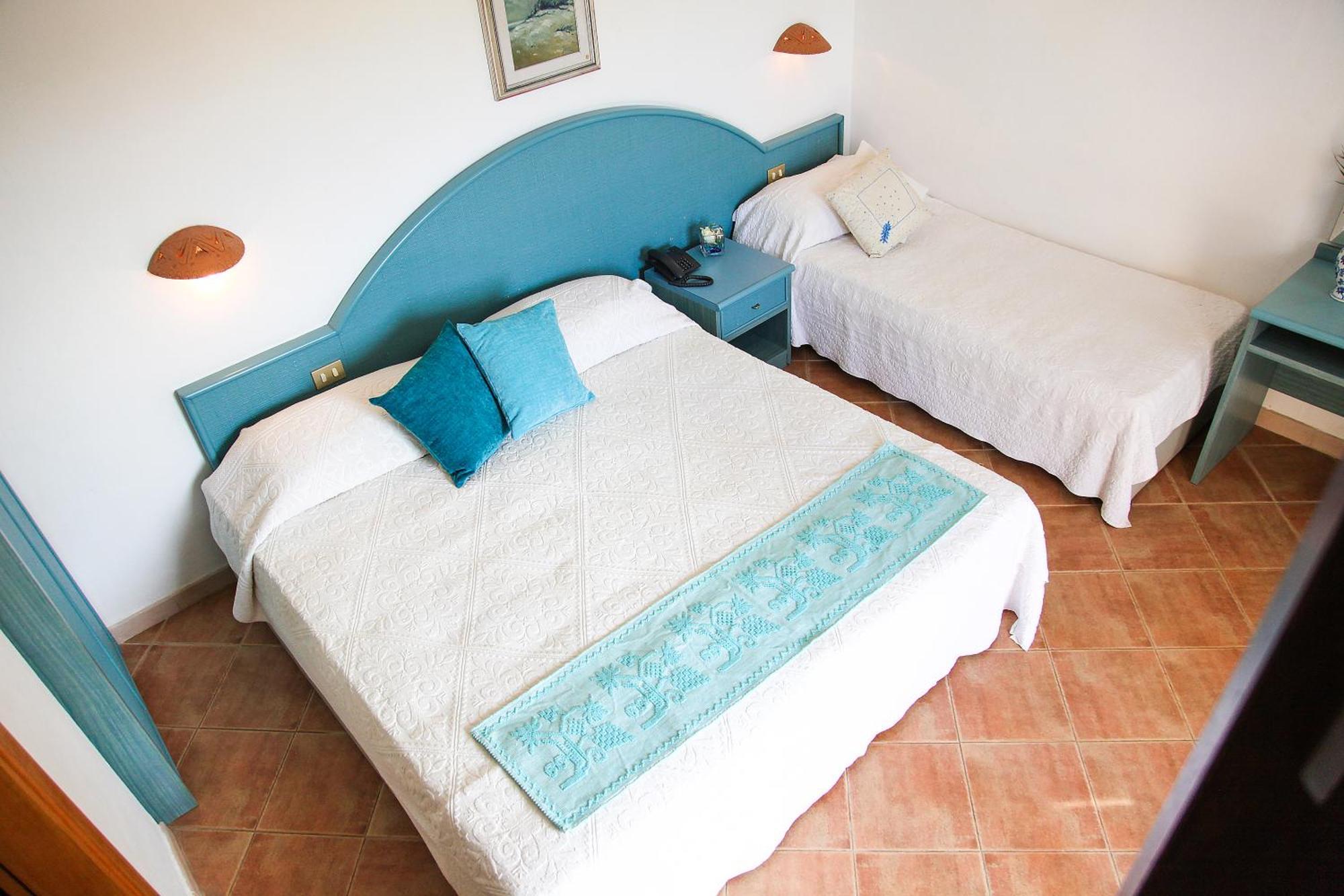 Hotel Micalosu Cannigione Rum bild