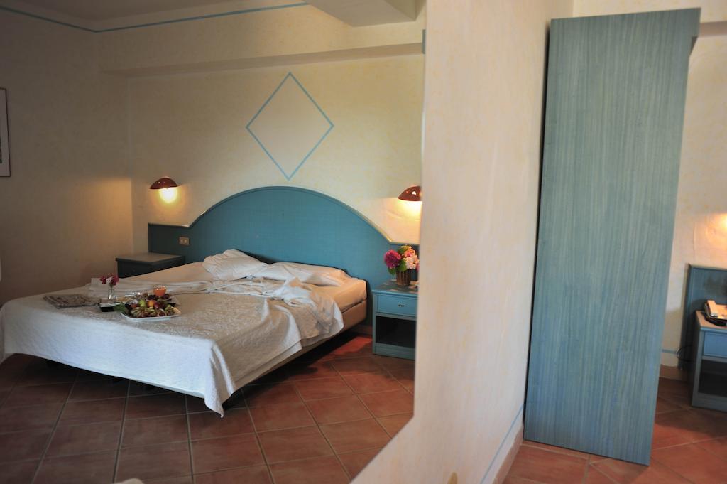 Hotel Micalosu Cannigione Exteriör bild